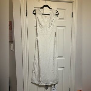 Elegant White Sleeveless Dress